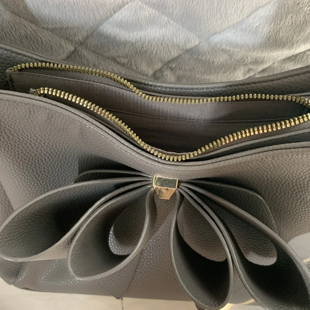 Grossi Jenna Purse Triple Compartment‎ Bowtie Satchel Hand Bag Warm Grey